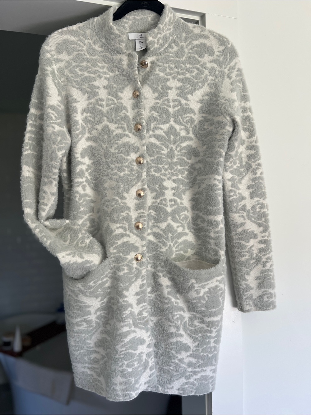 Soft Floral Open Coatigan in Light Gray and Cream - Picture 6 of 7
